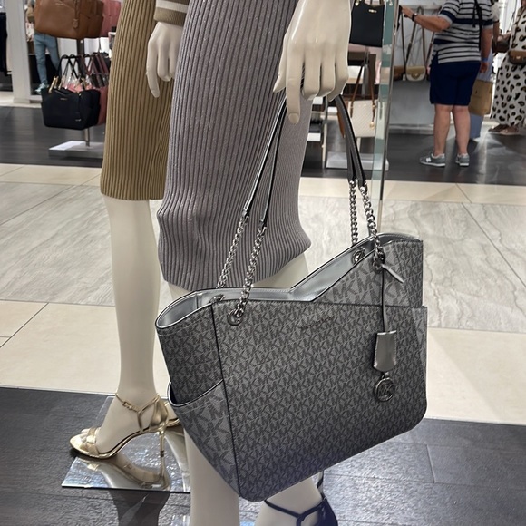 Michael Kors Jet Set Travel Large Chained Tote Shoulder Bag MK 
Silver

NWT - Picture 11 of 16